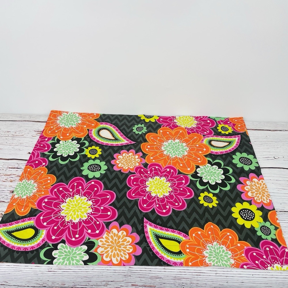 Set Of 2 Vera Bradley Pillow Shams Ziggy Zinnia Pattern 24"x29" Retired - Picture 8 of 9